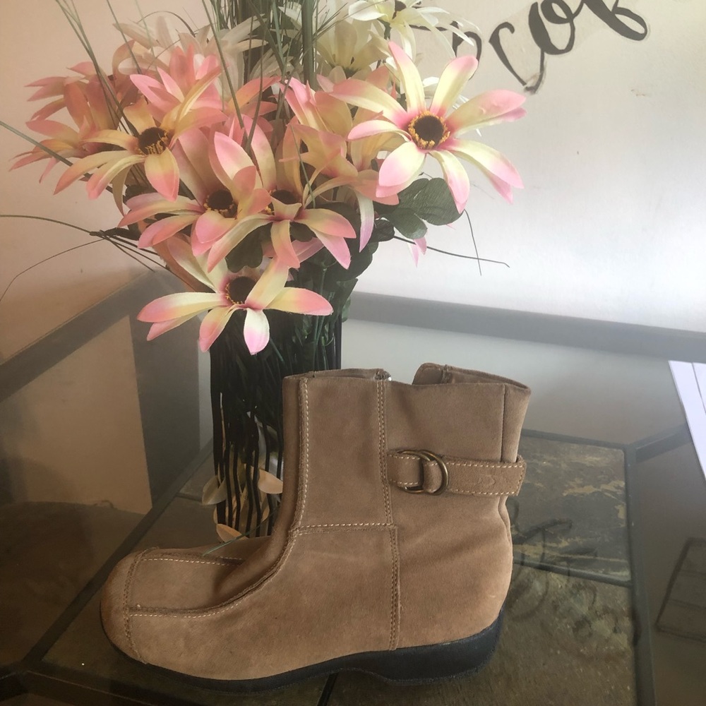 Dr. School’s boots size 9 tan color for women